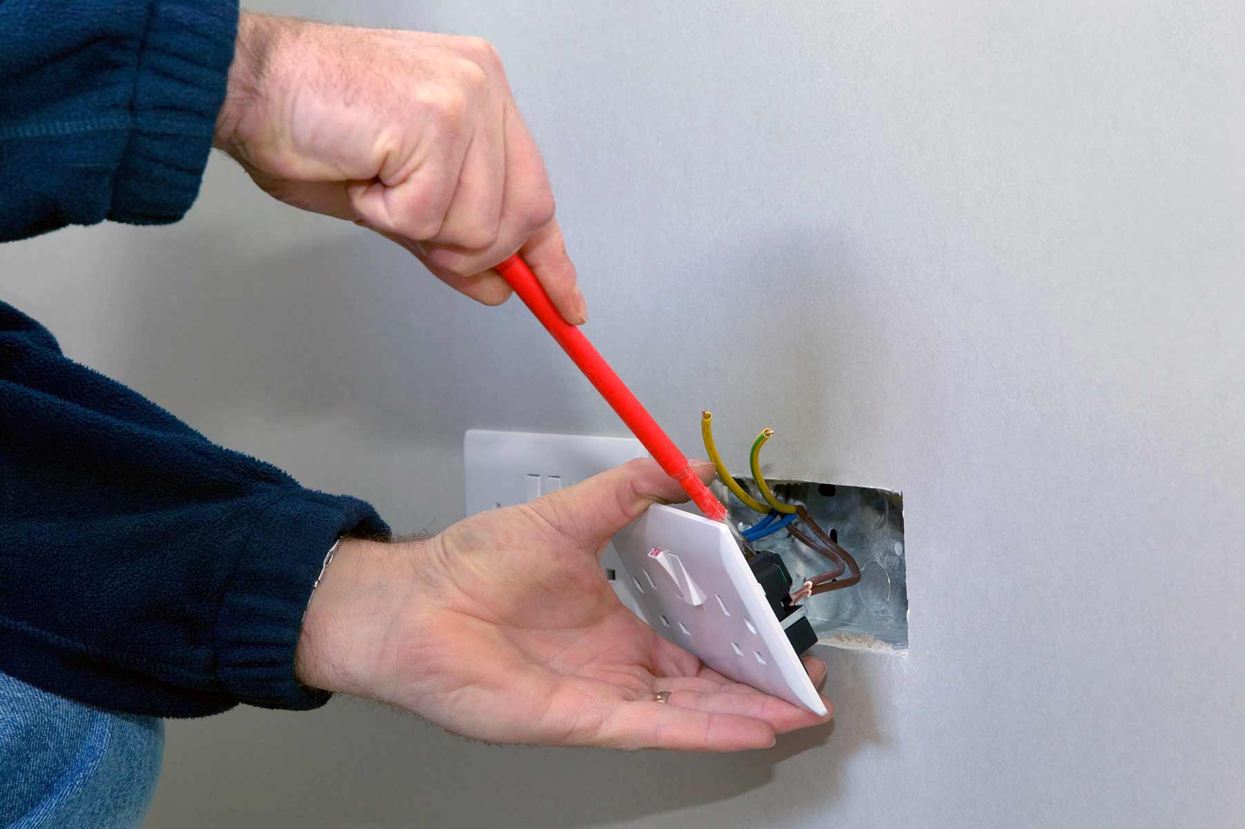 Our electricians can install plug sockets for domestic and commercial proeprties in Wellington and the local area. 